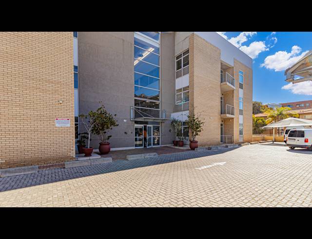 800M² OFFICE TO LET IN FERNDALE